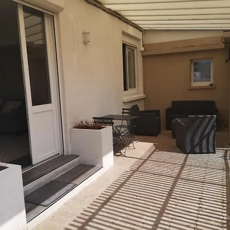 2 Pieces Avec Terrasse Proche Et Commerces Ouistreham