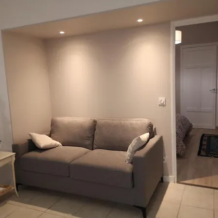 2 Pieces Avec Terrasse Proche Et Commerces