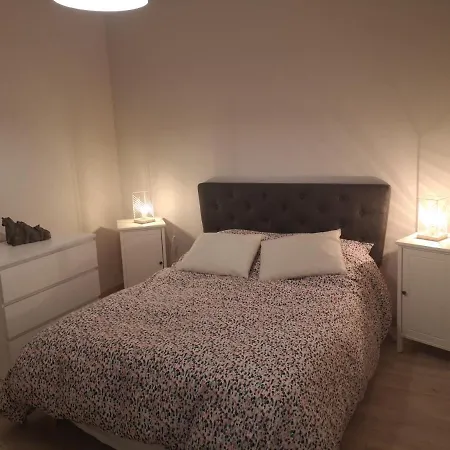 2 Pieces Avec Terrasse Proche Et Commerces Holiday home